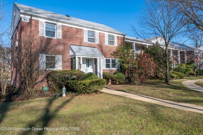/international/us/19-manor-drive-red-bank-nj-110107932691/