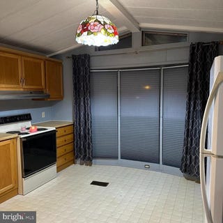 /international/us/36-center-hill-drive-quakertown-pa-110105835398/