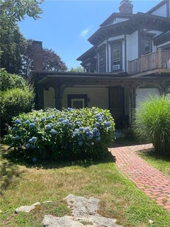 /international/us/46-chastellux-avenue-newport-ri-110104081417/