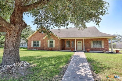 /international/us/417-s-main-street-hallettsville-tx-110109549442/