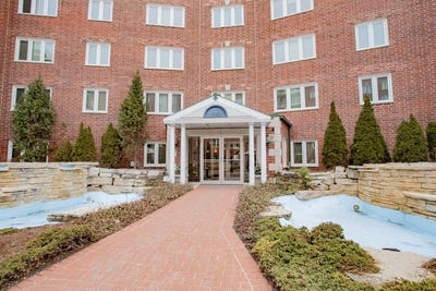 /international/us/8540-w-foster-avenue-norridge-il-110108604578/