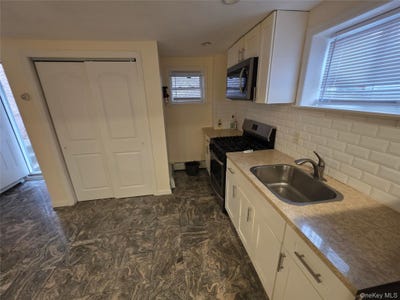 /international/us/42-hasbrouck-street-newburgh-ny-110106932801/