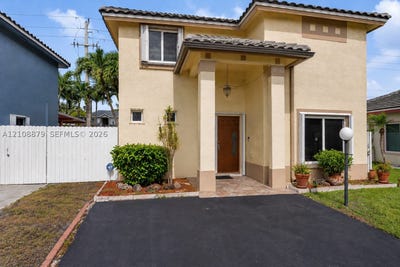 /international/us/18536-nw-56th-pl-miami-gardens-fl-110120689598/