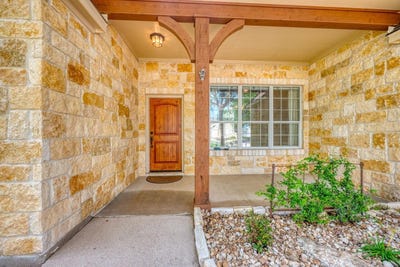 /international/us/107-marion-street-meadowlakes-tx-110107603192/