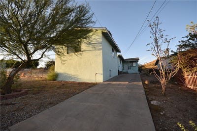/international/us/121-spruce-street-kingman-az-110110354935/
