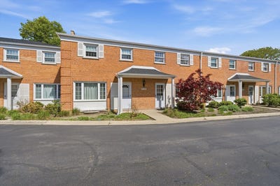 /international/us/2138-rugen-road-glenview-il-110107995521/