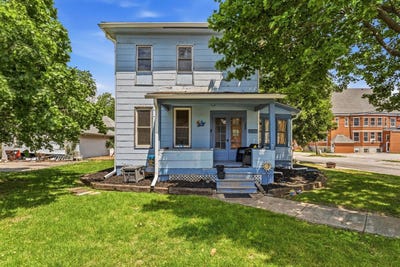 /international/us/204-w-green-street-farmer-city-il-110108799742/