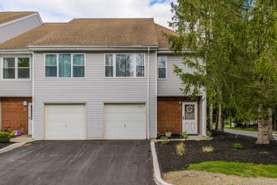 /international/us/83-deer-ct-drive-middletown-ny-110107750599/