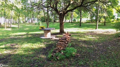 /international/us/2-acres-mill-street-bloomfield-ia-110110352146/