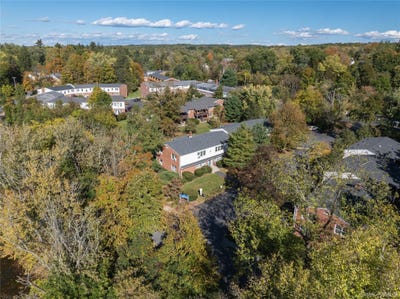 /international/us/4-huguenot-street-new-paltz-ny-110120551050/