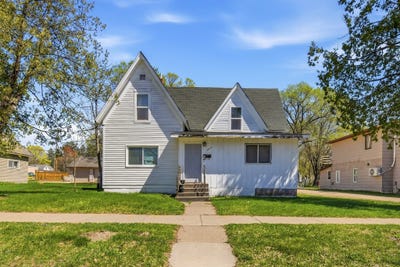 /international/us/1608-9th-street-e-menomonie-wi-110107961733/