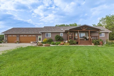 /international/us/1077-240th-ave-tabor-ia-110108852947/