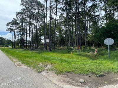 /international/us/avenue-b-waveland-ms-110108347025/