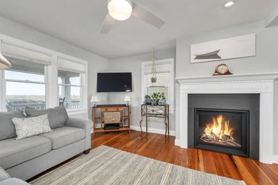 /international/us/713-ocean-boulevard-hampton-nh-110098914425/?lang=en
