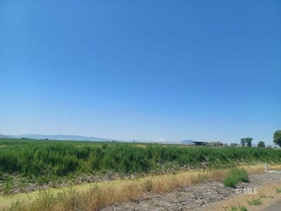/international/us/1731-county-road-106-tulelake-ca-110101162832/