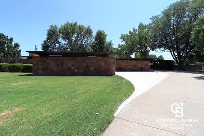 /international/us/1204-circle-drive-garden-city-ks-110100582494/