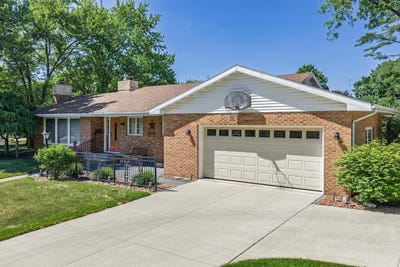 /international/us/215-8th-street-reedsburg-wi-110108470702/