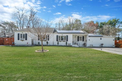 /international/us/8-evergreen-avenue-brentwood-ny-110107168696/