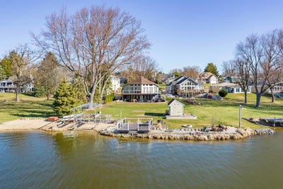 /international/us/394-holiday-drive-lake-holiday-il-110098211870/