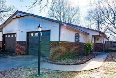/international/us/1911-cypress-place-springdale-ar-110093078041/