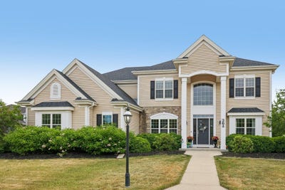 /international/us/261-ridgeway-path-oconomowoc-wi-110108816432/