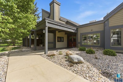/international/us/4310-s-minnesota-ave-sioux-falls-sd-110108059380/