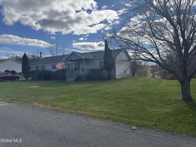 /international/us/31-easy-street-hoosick-falls-ny-110103252874/