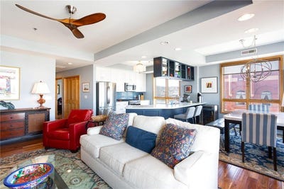 /international/us/101-s-washington-street-lake-city-mn-110107397235/