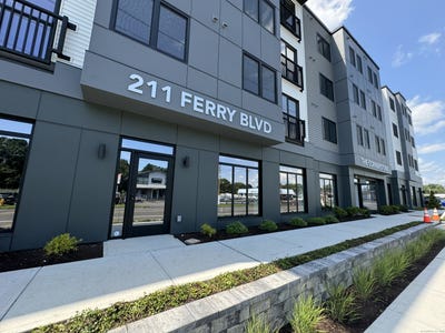 /international/us/211-ferry-blvd-stratford-ct-110103256374/