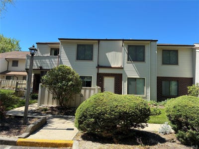 /international/us/1006-skyline-drive-coram-ny-110108476574/
