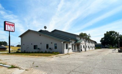 /international/us/1025-e-4th-st-ainsworth-ne-110103064128/