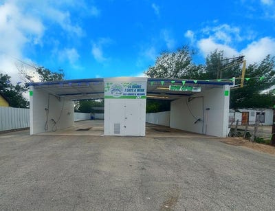 /international/us/501-s-nueces-st-camp-wood-tx-110090718836/