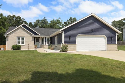 /international/us/7742-w-lake-pointe-dr-franklin-wi-110101398134/