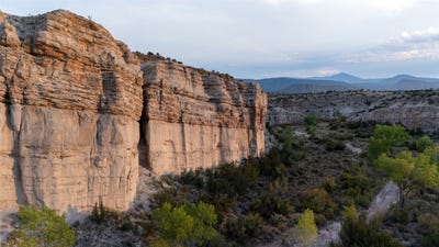/international/us/plaza-blanca-ranch-abiquiu-nm-110103533138/
