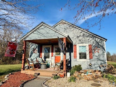 /international/us/812-e-sycamore-street-chase-city-va-110105396190/