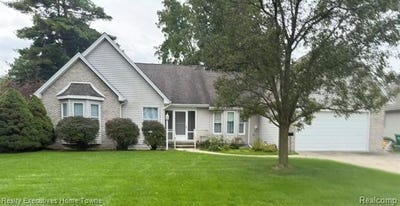 /international/us/623-saint-andrews-st-clair-mi-110119994791/