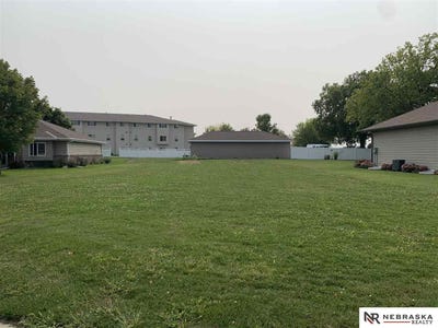 /international/us/717-nicholas-circle-york-ne-110105795527/