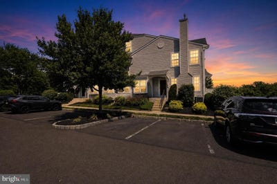/international/us/327-eagle-court-201-jamison-pa-110108875864/