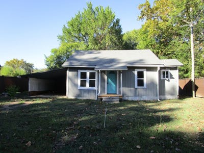 /international/us/126-nw-beck-street-de-kalb-tx-110120500089/