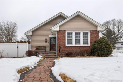 /international/us/661-saint-lukes-place-north-baldwin-ny-110105834842/
