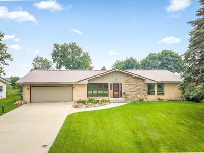 /international/us/512-w-mcdamyn-winnebago-il-110101349211/