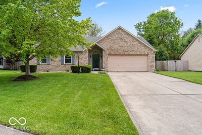 /international/us/12645-pine-grove-court-indianapolis-in-110107878139/