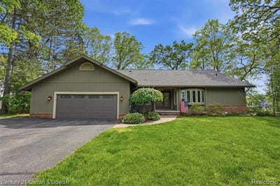 /international/us/4233-blain-island-road-waterford-twp-mi-110108772441/