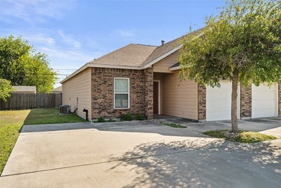 /international/us/909-moore-avenue-portland-tx-110107001361/