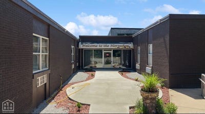 /international/us/1405-hospital-drive-pocahontas-ar-110108740849/