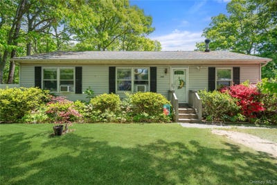 /international/us/209-cypress-drive-mastic-beach-ny-110108179584/