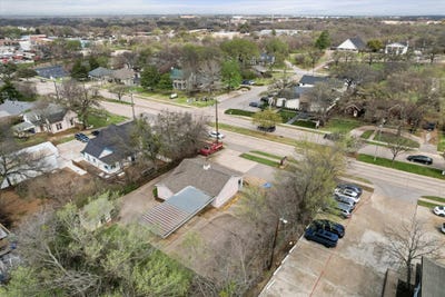 /international/us/400-e-broad-street-mansfield-tx-110106232734/
