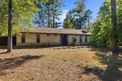 /international/us/206-maple-street-gilmer-tx-110120421618/