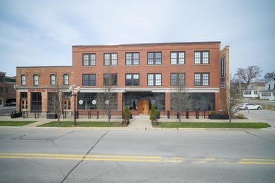 /international/us/86-washington-street-manistee-mi-110107572303/
