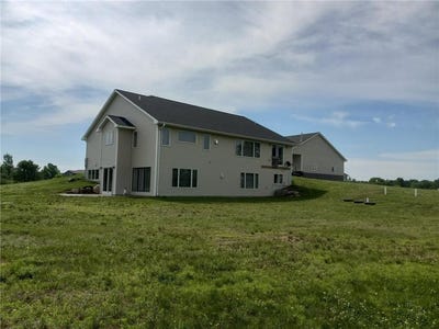 /international/us/1438-129th-street-new-richmond-wi-110100687041/